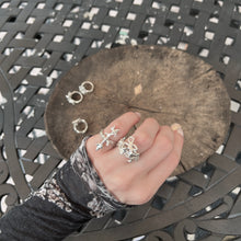 Load image into Gallery viewer, thorn ring
