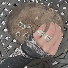 Load image into Gallery viewer, hearts/wires ring
