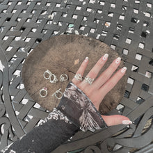 Load image into Gallery viewer, hearts/wires ring
