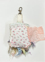 Load image into Gallery viewer, scrap felt keychain
