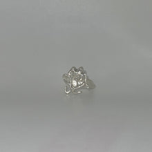 Load image into Gallery viewer, hearts/wires ring
