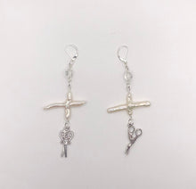 Load image into Gallery viewer, dangle earrings 1151
